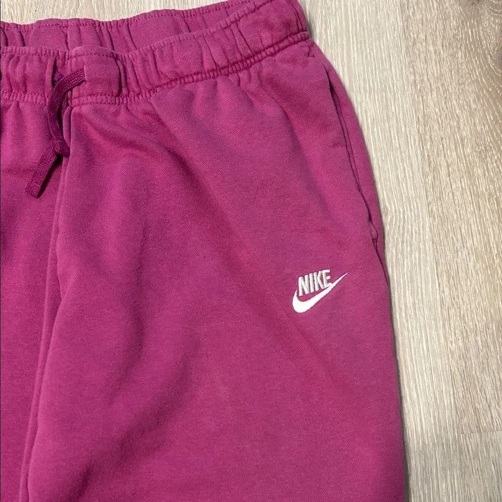 Nike Sportswear Club Fleece Women's Mid-Rise Joggers in Fireberry Sz Large